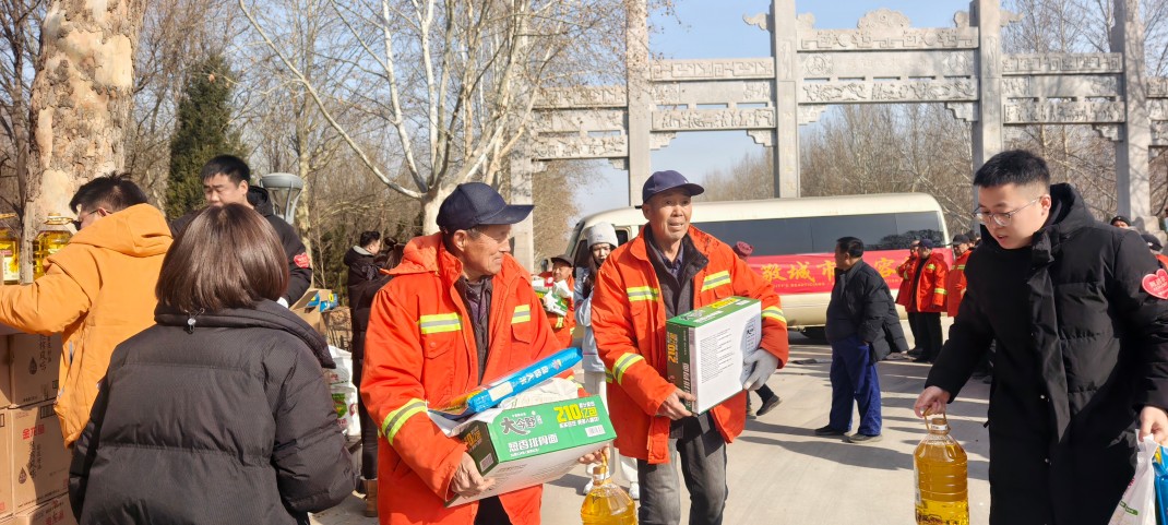 ADAOER Auto Parts Shows Warmth to Local Sanitation Workers